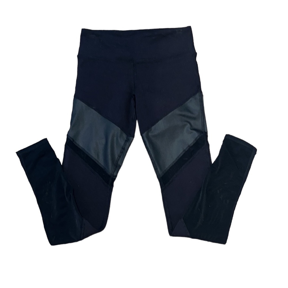 High-Waist Sheila Legging by Alo Yoga. Size XXS - Picture 3 of 8